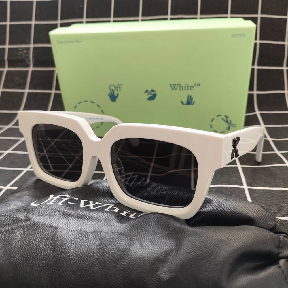 Off-White White Oversized Square Sunglasses with Dark Lenses and Temple Logo